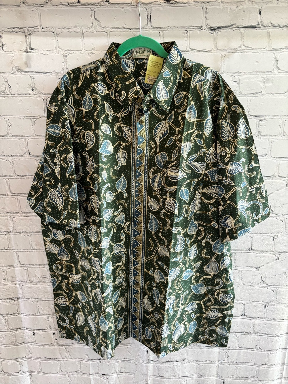 *NEW* Imported Men’s Batik Plentong Short Sleeve Button Shirt - Size XL